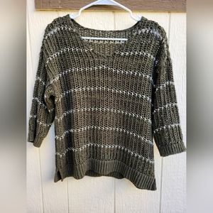 Hunter green knit 3/4 sleeve silver accents